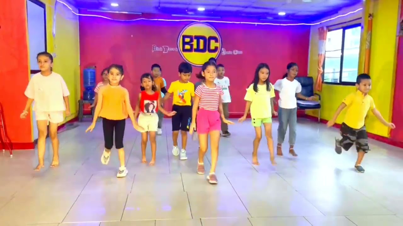 Simple Simple Kanchhi ko Dimpal Parne Gala|Nepali Kids Dance