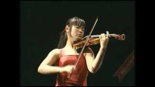 Do Phuong Nhi Plays Vitali Chaconne