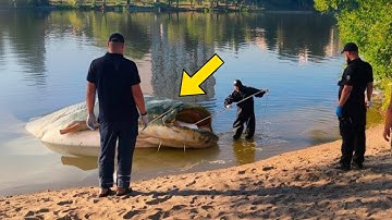 Visser vangt enorme vis, wordt bleek als hij ziet wat erin zit