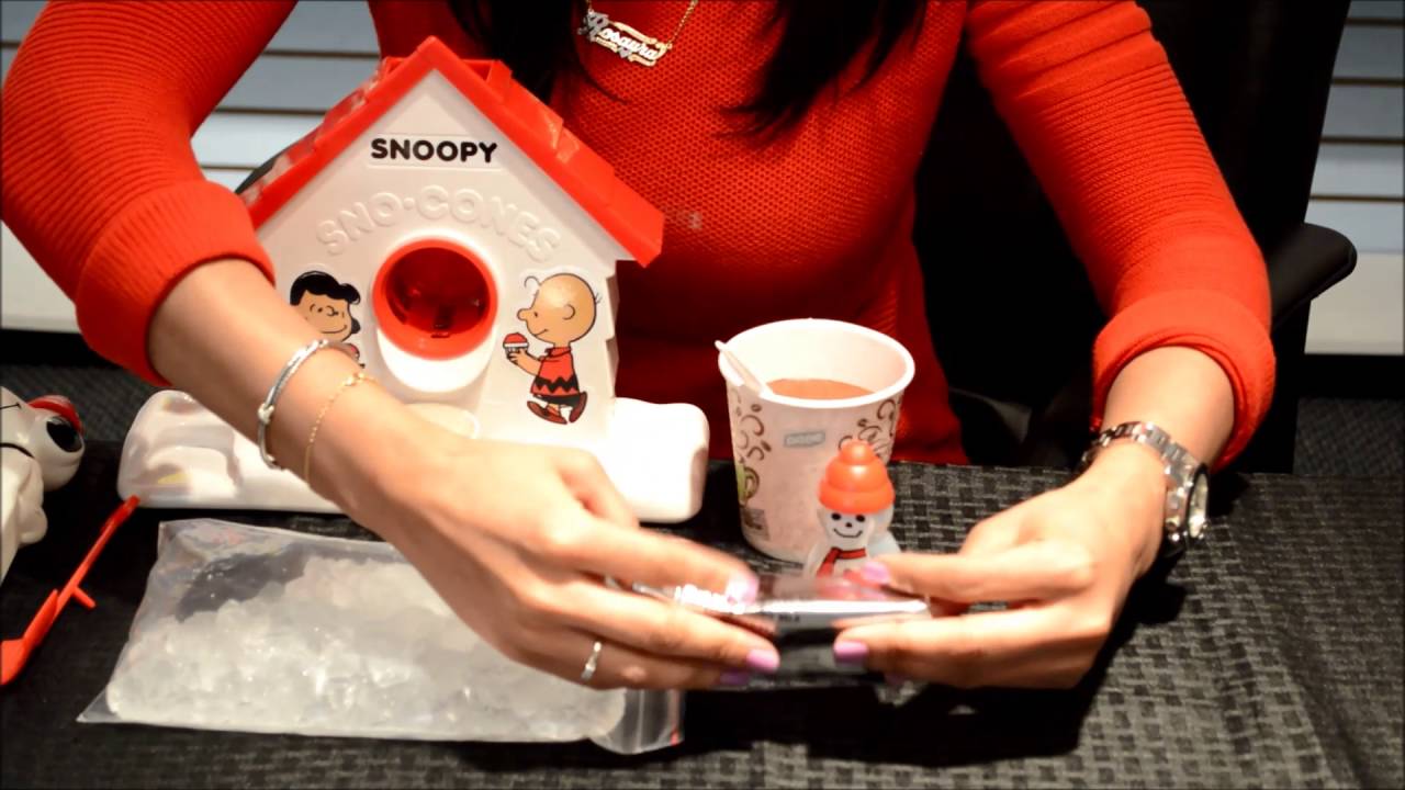 How to use the Cra-Z-Art Original Snoopy Sno-Cone Machine - YouTube