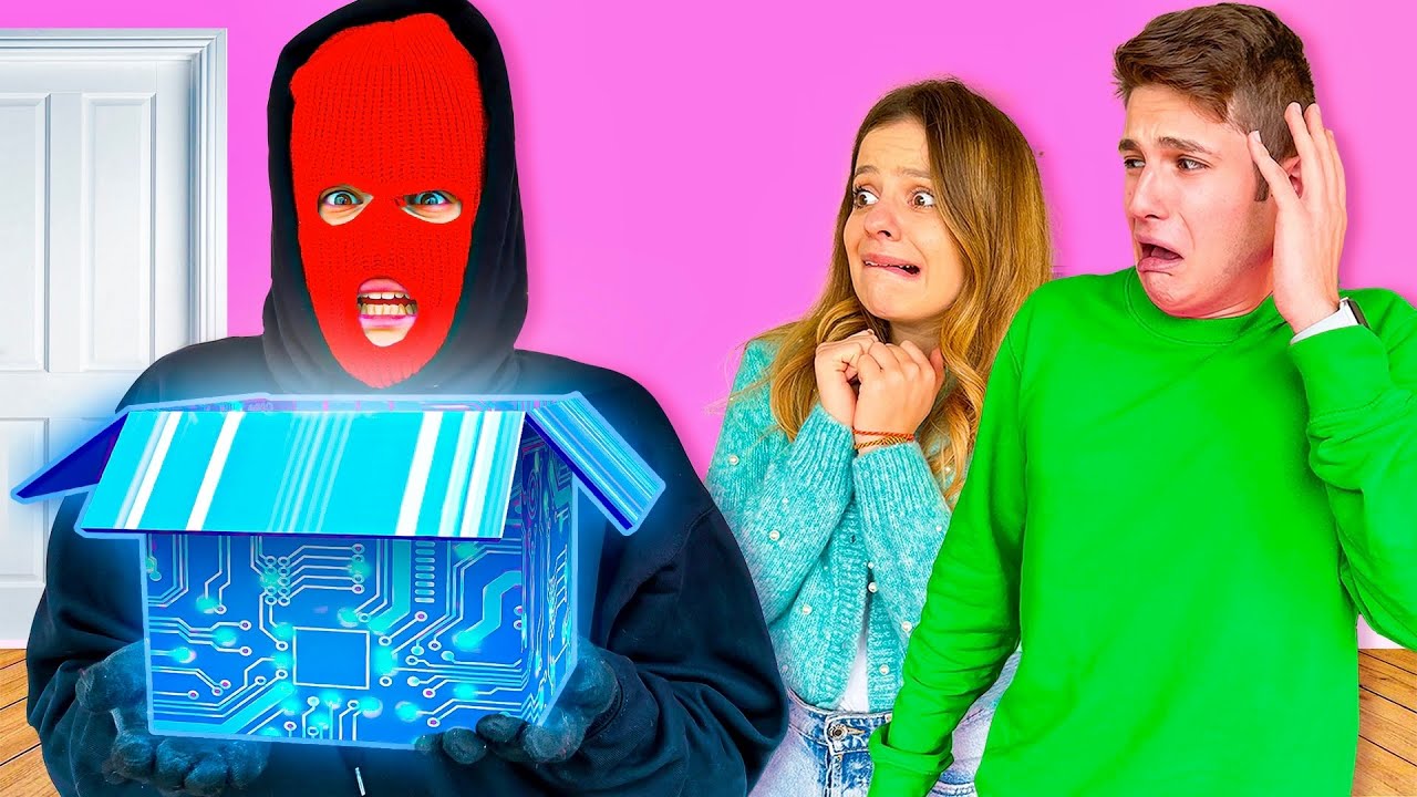 ABBIAMO RICEVUTO UN REGALO DALLA SPIA HACKER!!