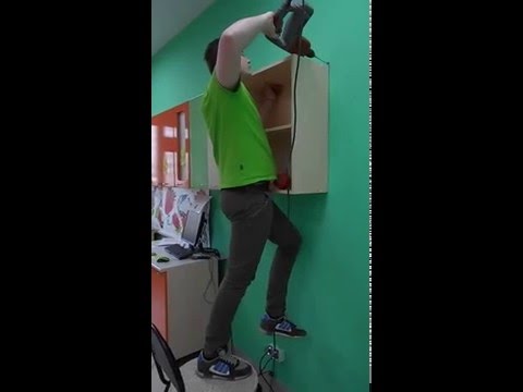 Навешивание кухонного шкафа Березамебель.рф