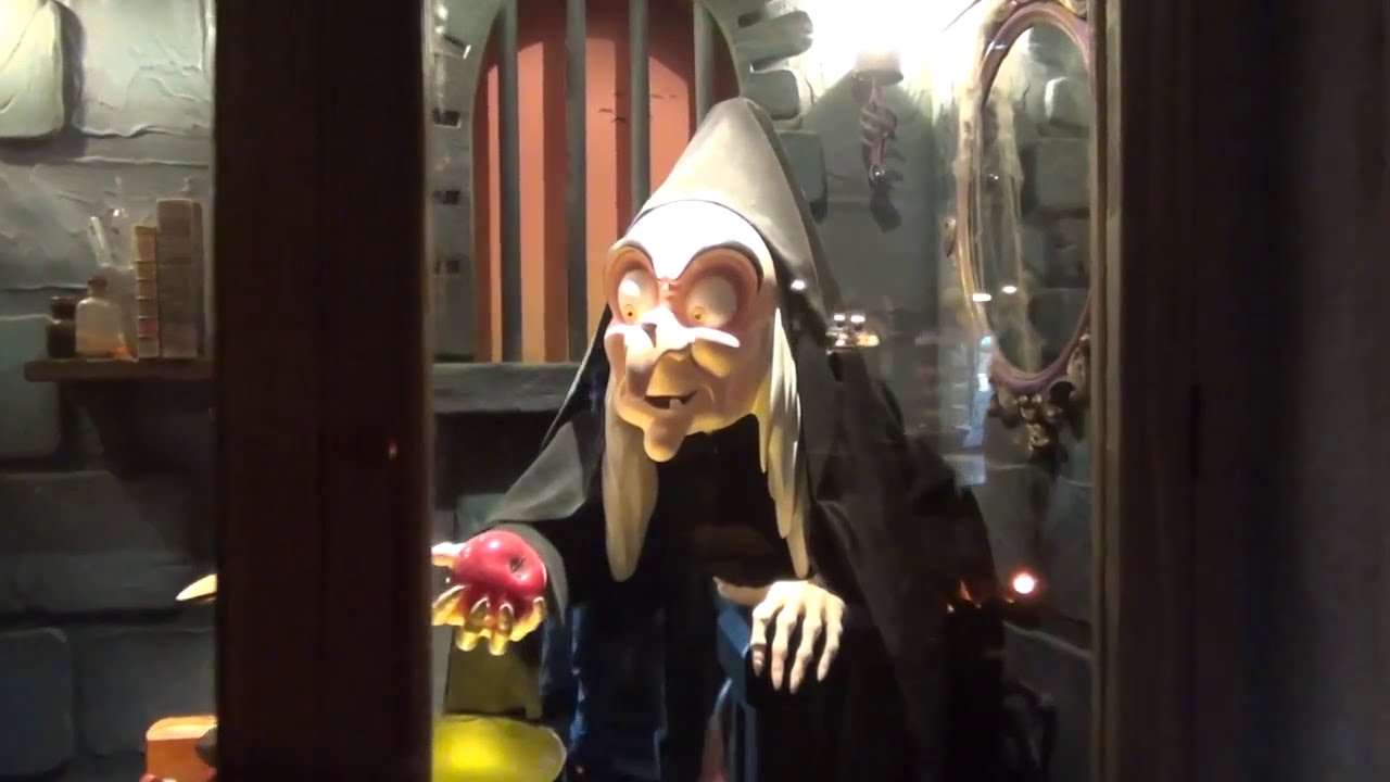 Disneyland Paris Snow White's Scary Adventures / Blanche Neige Et Les Sept Nains 2015