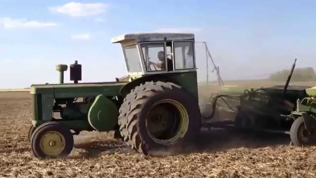 John Deere 820 tractor pulling drill YouTube