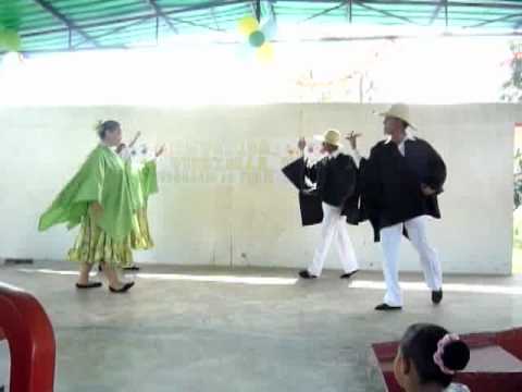 Danzas Pirineos Pato Bombiao (Bachaquero-Edo. Zulia).flv