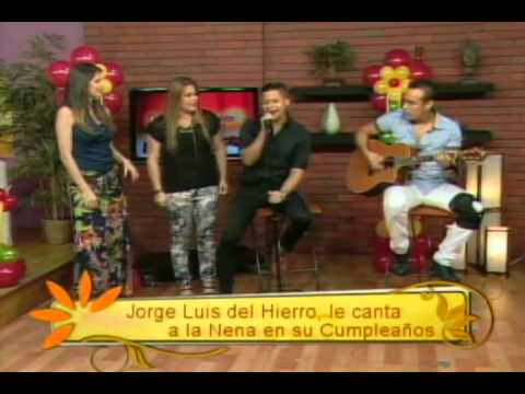 Jorge Luis del Hierro le canta a la Nena en su cumpleaños