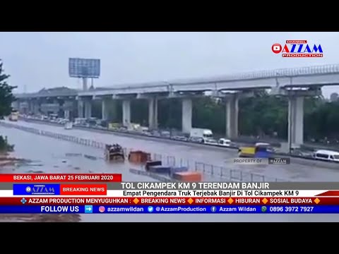 Empat Pengendara Truk  Terjebak Banjir Di Tol Cikampek KM 9 