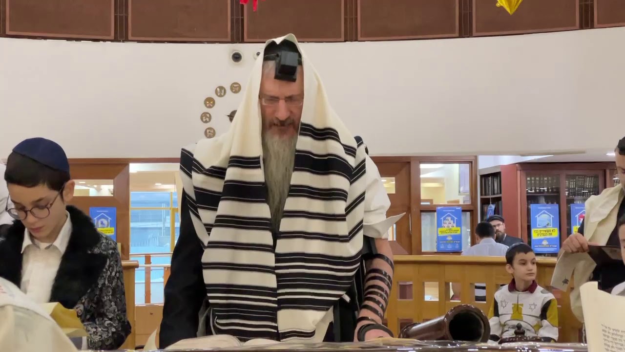 קריאת המגילה על ידי הרב הראשי לרוסיה
