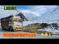 Baal baal bacha mai heavy snowfalll leh highway