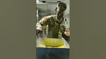 This is how army culinary specialists cook for 800 soldiers. #army #cooking #armyfood