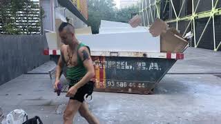 Convirtiendo un contenedor de basura en arte - Ver final en el próximo vídeo – street artist Barcelona, graffiti video, street art short – Barcelona street art video