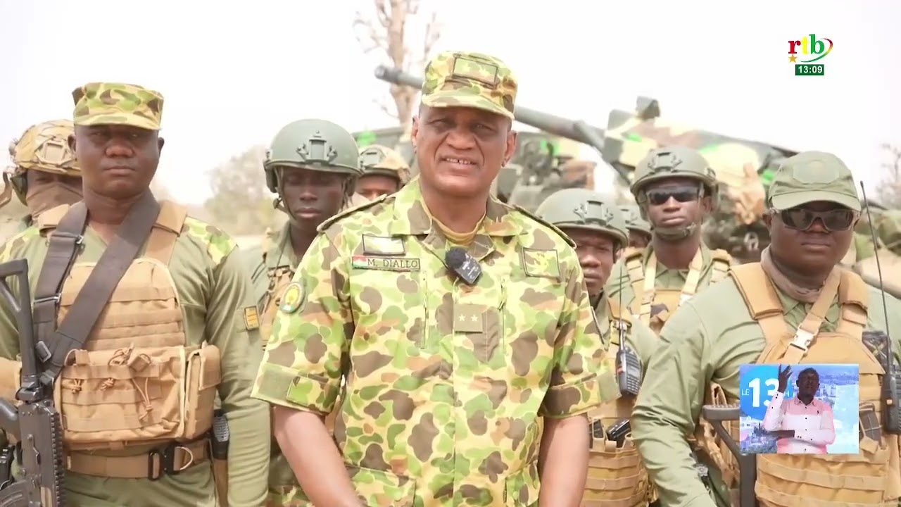 Les artilleurs du Groupement d’Artillerie & du BIR en plein exercice de tirs sous le regard du CEMGA