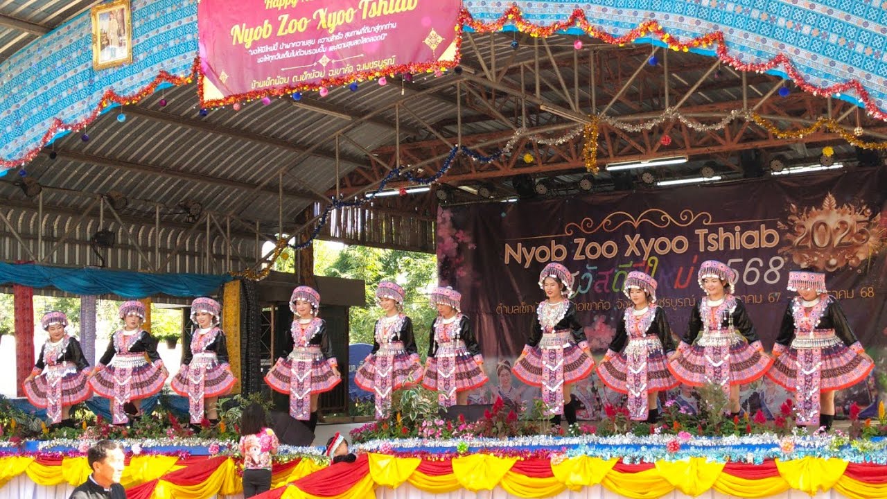 งานปีใหม่ม้งบ้านเข็กน้อย การแสดงเต้นของกลุ่มแม่บ้าน