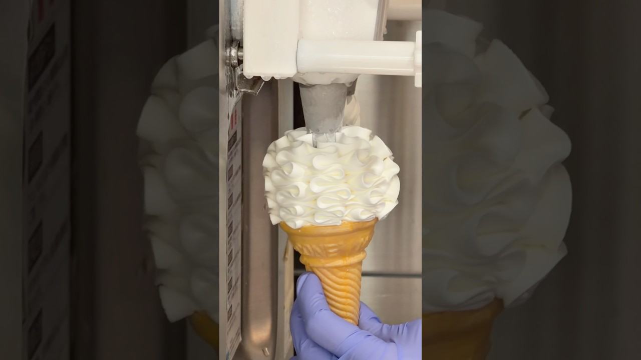華麗な花びらのようなソフトクリーム🍦 #japanesefood