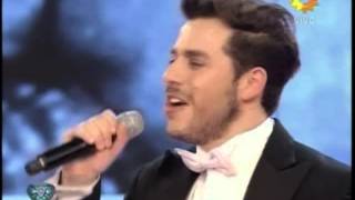 Fernando Dente canta "Vivir enamorados"