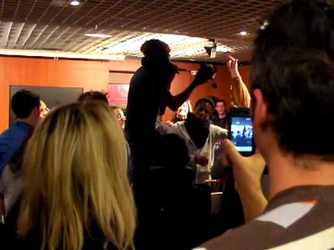 Féfé - c'est comme ça auf YouTube ansehen Féfé - c'est comme ça auf YouTube ansehen