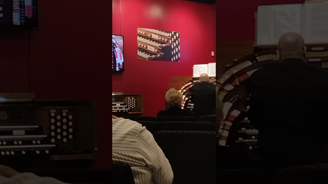 Greg Owen plays the great Allen TO5Q theatre organ at Allen Organs of Chicago. How Great Thou Art