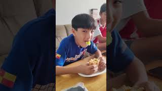 今天午餐鸡蛋汉堡,爸爸的Tomyam 宽粉＃汉堡包 ＃Tomyam宽粉#记录生活每一天 #11月5号