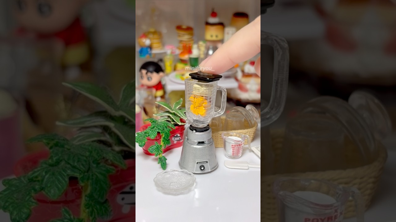 Smoothie time! 🍓🍌🍊 #rement #smoothie #miniature