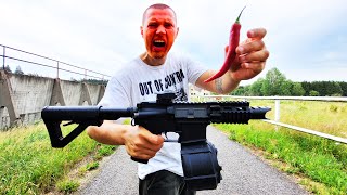 Wer GETROFFEN WIRD MUSS CHILLI ESSEN! Airsoft Schlacht Challenge mit Bestrafung!