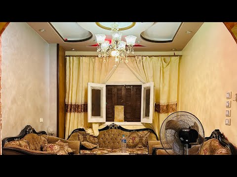 شقه للبيع 3 غرف في قلب السوق وكل الخدمات علي مساحه شقتين ولها حضتين في الارض تشطيب عالي