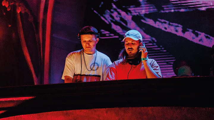Kevin De Vries B2B Konstantin Sibold | Tomorrowlan...