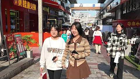 東莞東城萬達美食街，每到午後好多人來這裡消遣，2024年1月6日周六 • 下午2:34 - 天天要聞