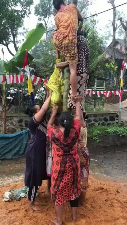 wadduh Emak Emak panjat pinang ⁉️