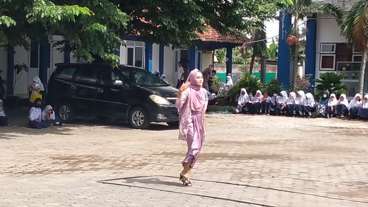 Lomba Fashion show SMPN 1 KARANGAWEN, kelas 8