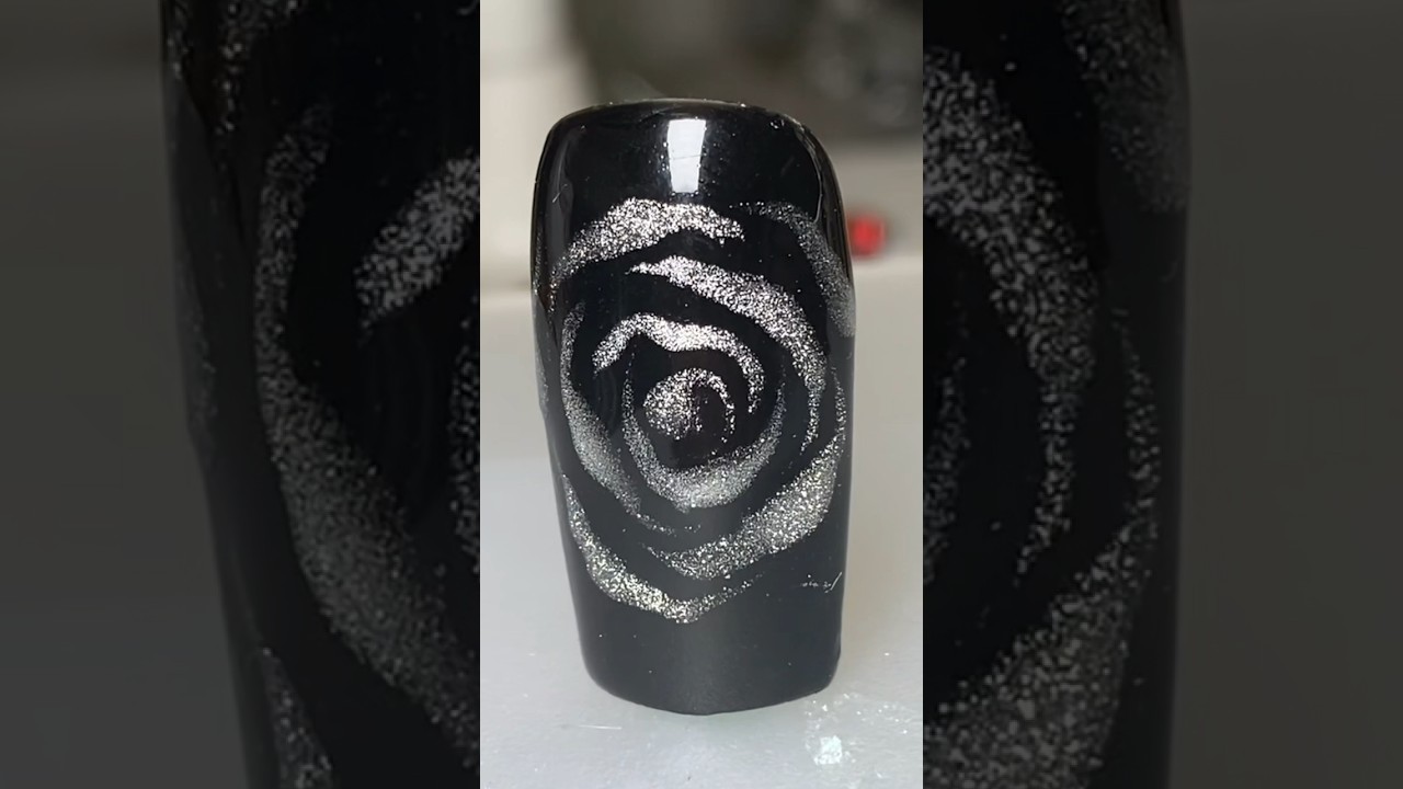 The rose pattern is singing #nails #drawing #singing #pattern