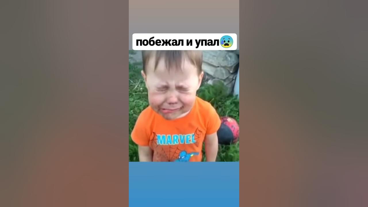 человек головой в сугробе. побежал и упал. бежит и падает. ярик бот. побежал и упал.