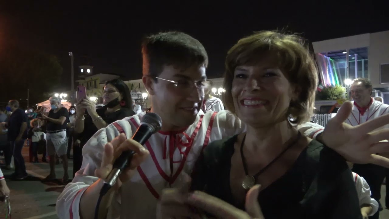 Zi Riccardo e le donne della Tammorra ... show a San Gennarello .