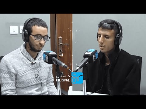 في حبها مساجلة شعرية بين طالبي دراسات عليا أحدهما كفيف والآخر مصاب بالعمى الليلي 