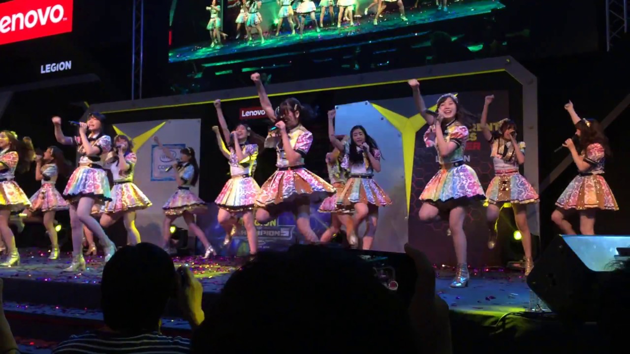 มินิคอนเสิร์ต BNK48 จากงาน Legion of Champions Series II