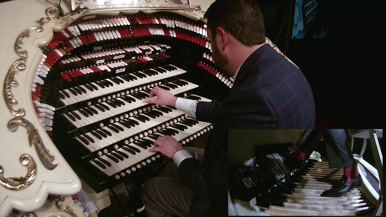 Hello, Dolly! - Brett Valliant at the Wichita Wurlitzer auf YouTube ansehen Hello, Dolly! - Brett Valliant at the Wichita Wurlitzer auf YouTube ansehen