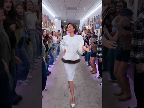 Here comes Zendaya with her iconic walk! #SpiritTunnel on Jennifer Hudson Show!