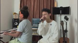 Titik Terendah Tuhan Ada - Adri Sarangnga (live record)