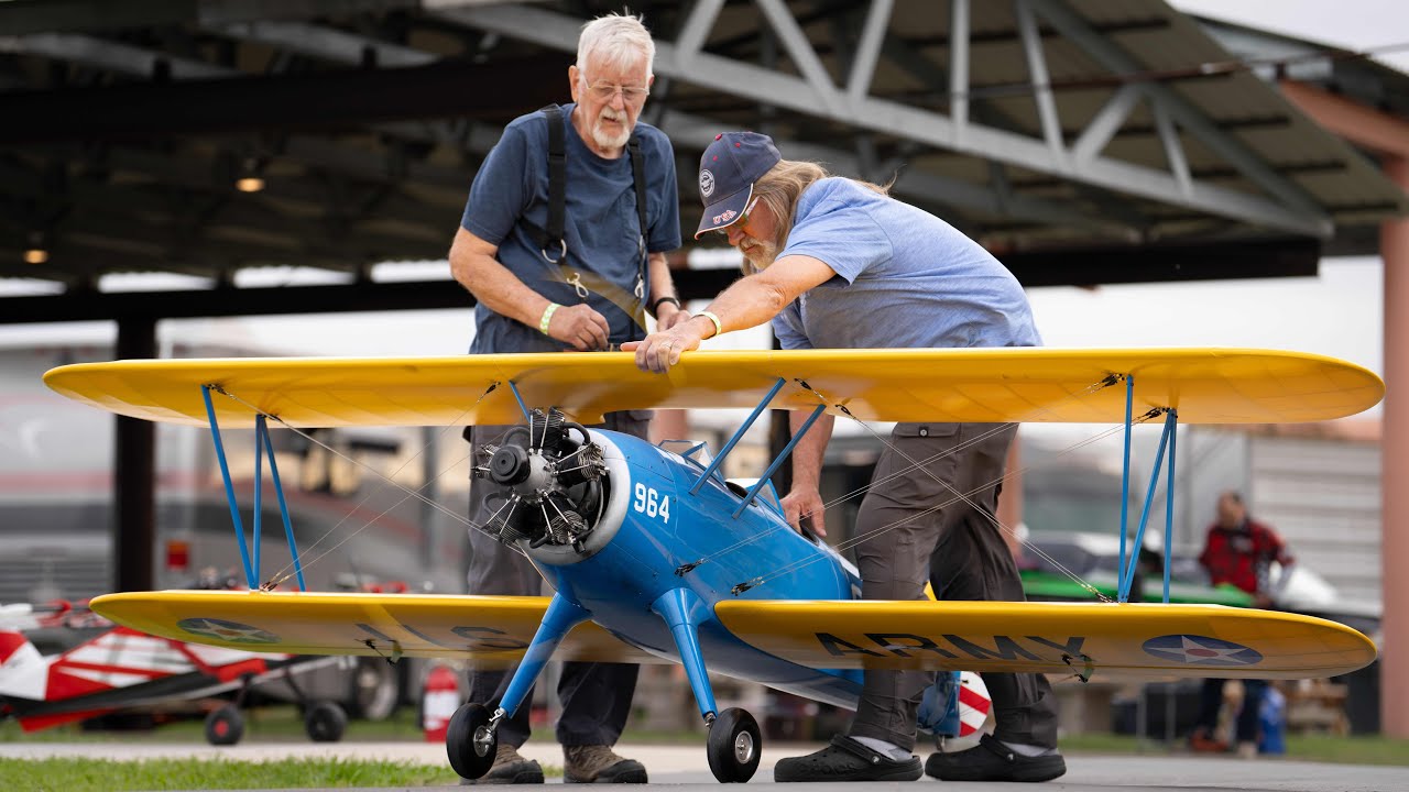 STEARMAN BI ＰＬＡＮＥ　RADIOFRYER Warbird Models 118” Stearman Maiden Flight - YouTube