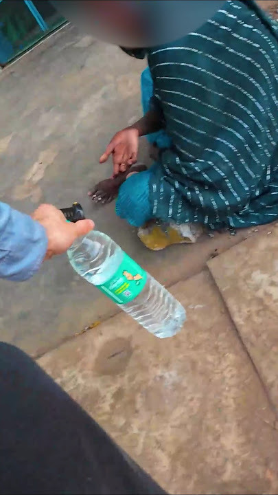 Zakky gives water #India 🇮🇳