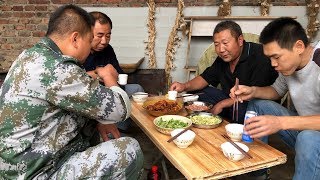 【食味阿远】阿远炖了五只猪蹄，又整了几个凉菜，老爸说还是啃猪蹄吃着香 | Shi Wei A Yuan