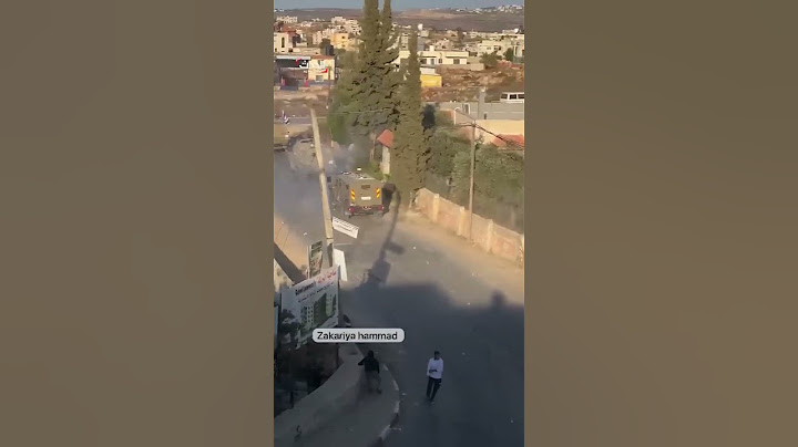عشرات الشبان يرشقون القوات الإسرائيليةبالحجارة في رام الله