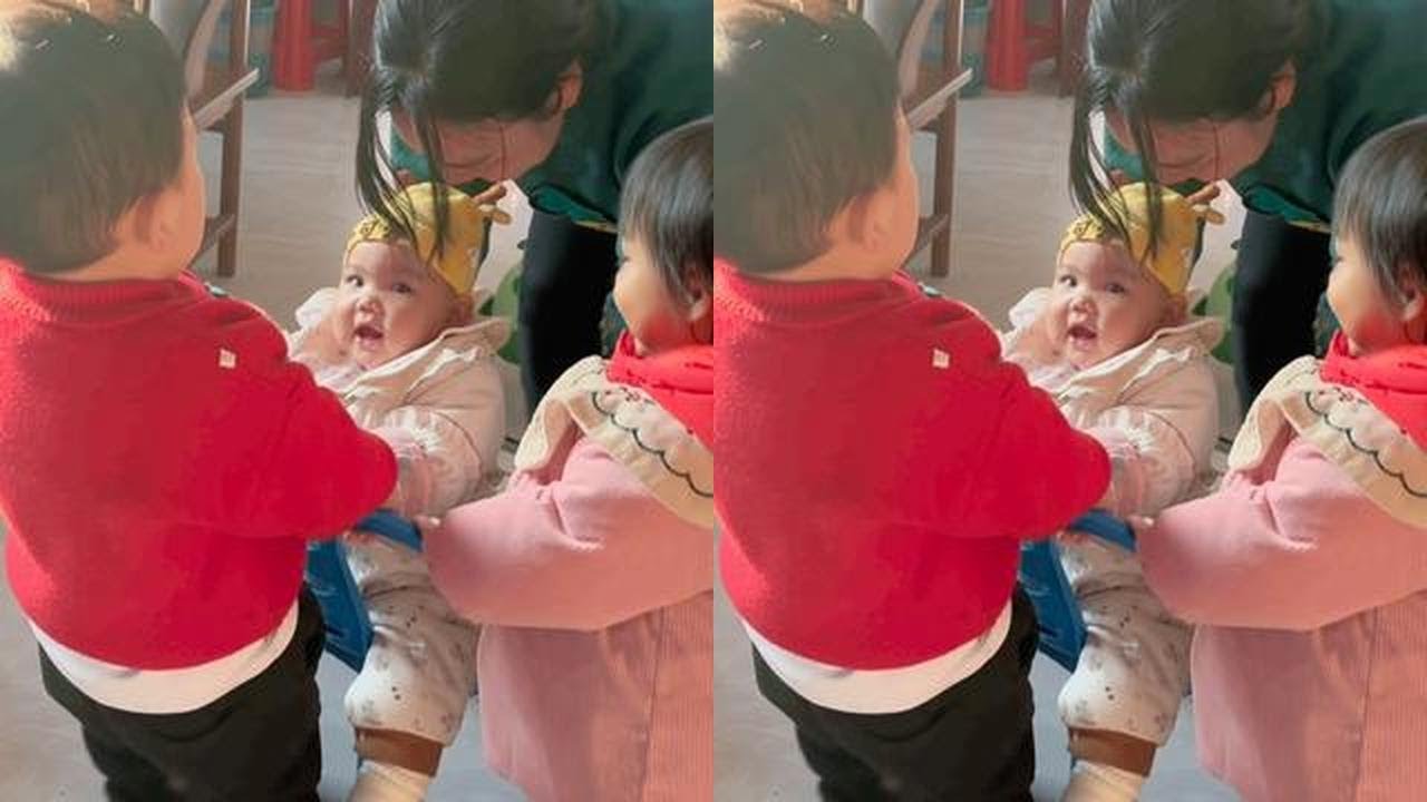 盈妹妹把椅子当马骑😂😂哥哥看见了也想坐😊 #亲子陪伴记录 #带娃日常记录 #在家陪娃日常