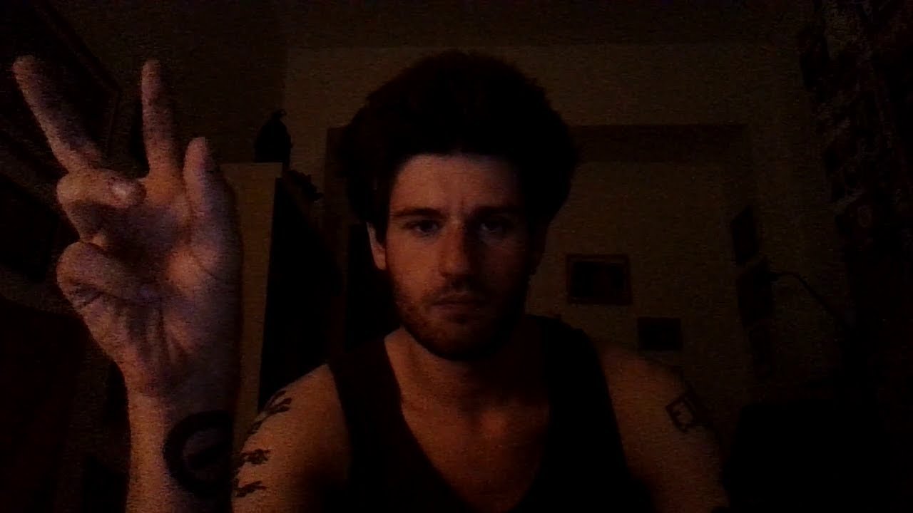 CONSIGLI CORSARI #3: tristi hotel alpini, piscine vuote e smorfie bestiali