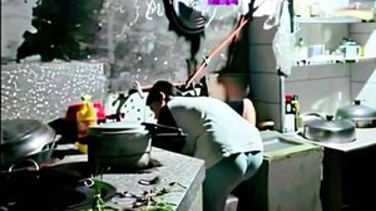 那个把我当仇人的女儿，和姐妹们的评论，让我彻底清醒 那天，我把孩子夜不归宿的视频发到网上，一夜之间几百万播放。 评论区里，无数过来人告诉我：孩子对你的态度，早就写在了他爸和他奶奶对你的态度里。...