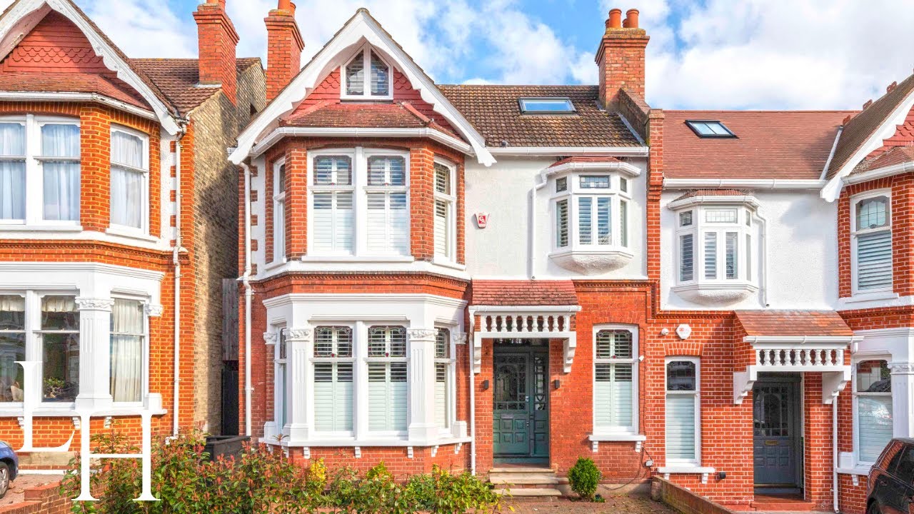 ⁣A Tour of a London Interior Designer's Personal Space