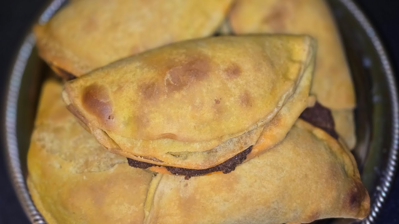 How to make delicious Jamaican beef patie 