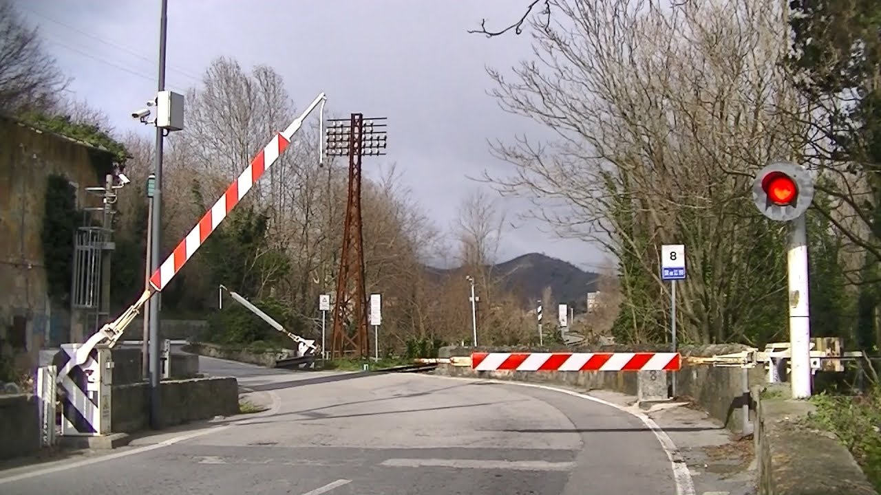 Spoorwegovergang Baronissi (I) // Railroad crossing // Passaggio a livello