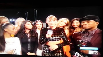 Taylor Swift farts live MTV music awards