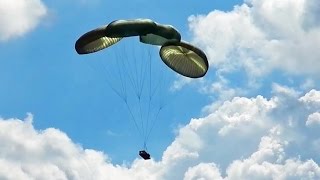 M777榴弾砲(155mm)をC-130輸送機から空中投下 - M777 Howitzer (155mm) Airdrop from C-130 Transport Aircraft
