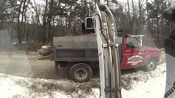 Bobcat 331 loading logs 001